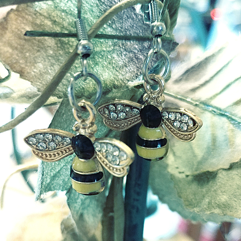 1 Pair of Bee Themed Earrings with card and envelope